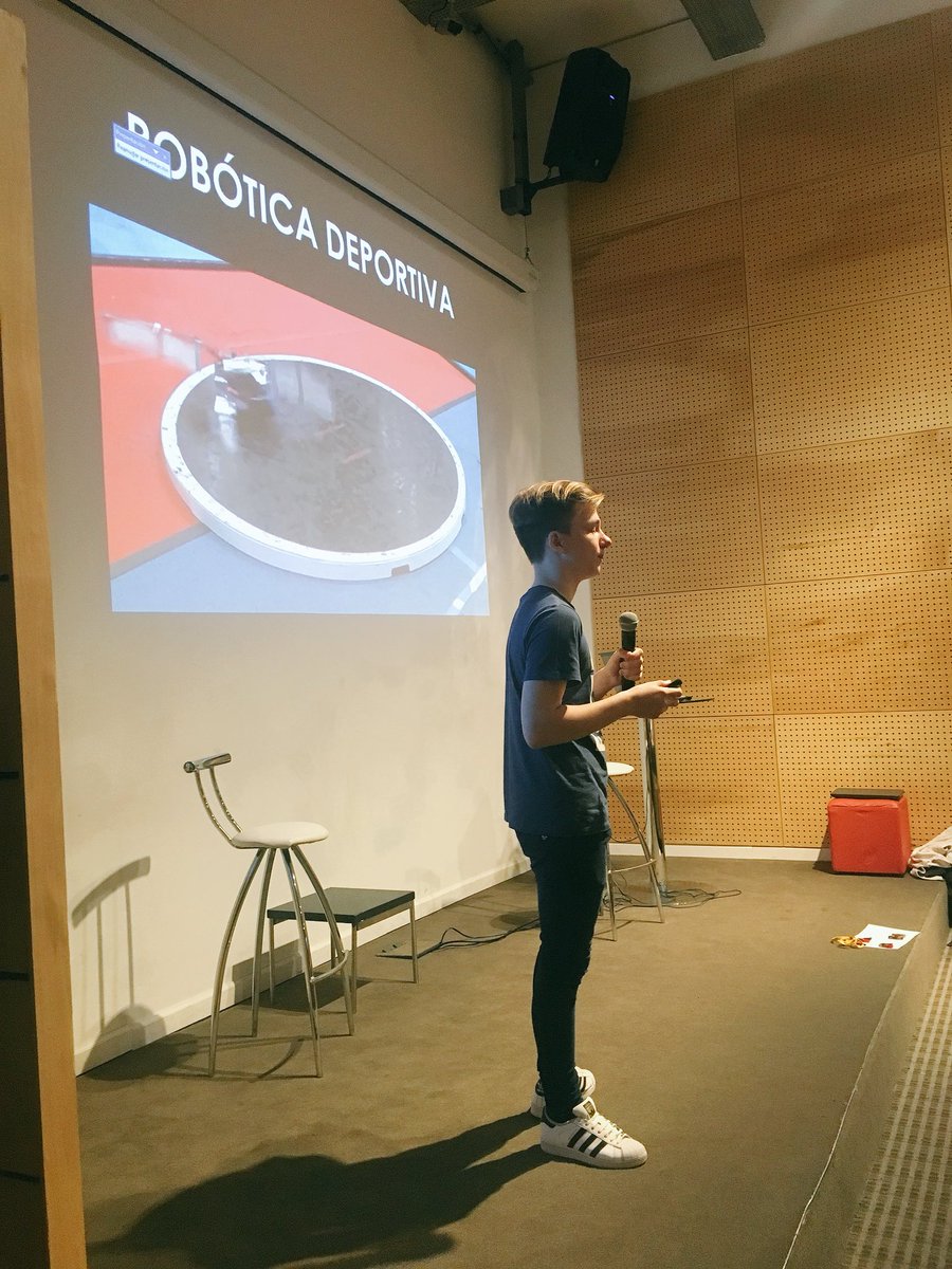ceciavazquez's tweet photo. @Mateons genio total! Nos contó sobre su app ⏩Háblalo⏪ #EurekaLab @fundacionTef_ar @Vicaria_Edu https://t.co/iPGH7BVfy4