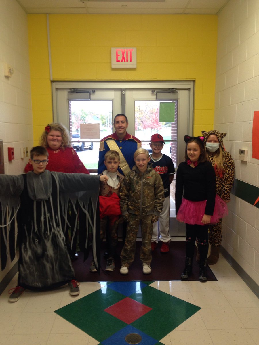HolsingerMCS's tweet photo. Working hard but also having fun! We know how to have a good time at McKinley.#werprexies https://t.co/ZW63Lv7PmI