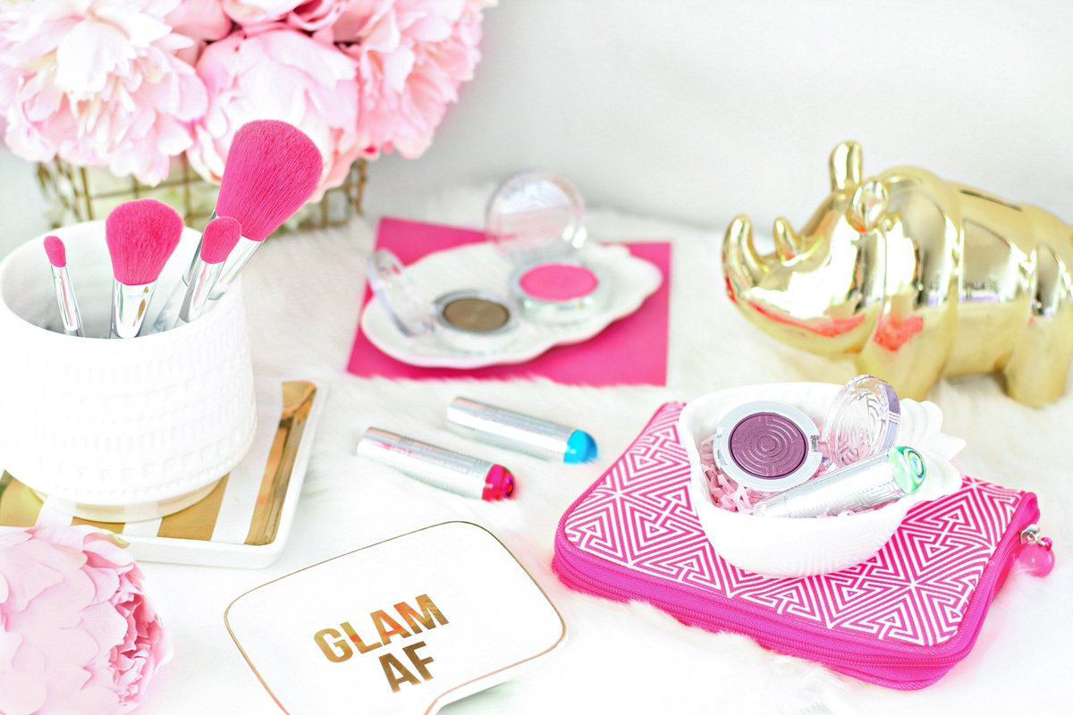 PinkPeoniesBlog's tweet photo. NEW || @Clinique_SA x Jonathan Adler – A Gorgeous New Collection
💗 https://t.co/oRURZJ4tKf 💗 #CliniquexAdler https://t.co/aB84gDwrQP
