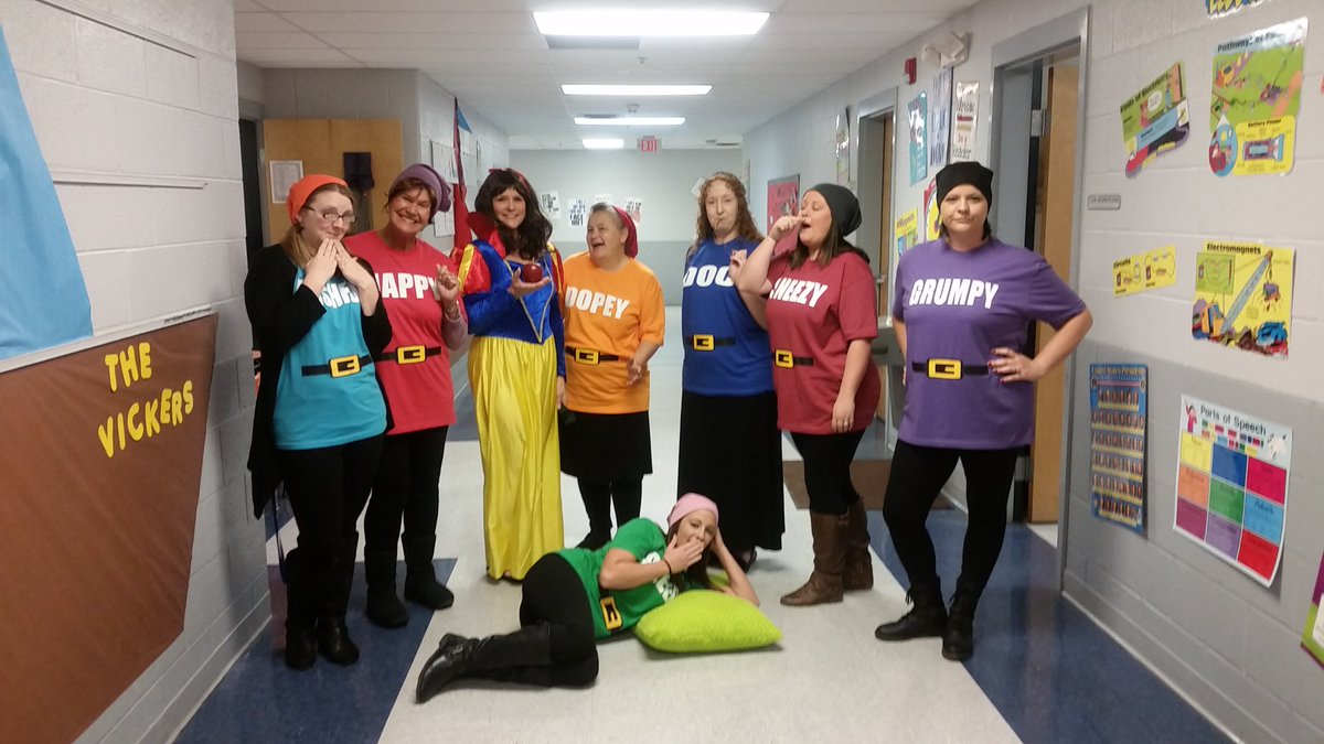 CassettyKim's tweet photo. Snow White an 7 Dwarfs at GES! https://t.co/gqMbNegfxu