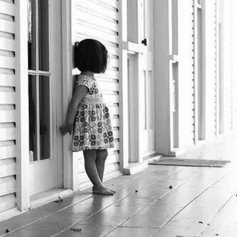 Ahmeeeed102's tweet photo. 💔

لن اتحرك يا أمــــي
 اتخيل جيتك ليل ونهار

♥

#ازمه_معلمات_مغتربات5 https://t.co/5HOmYuW5TL