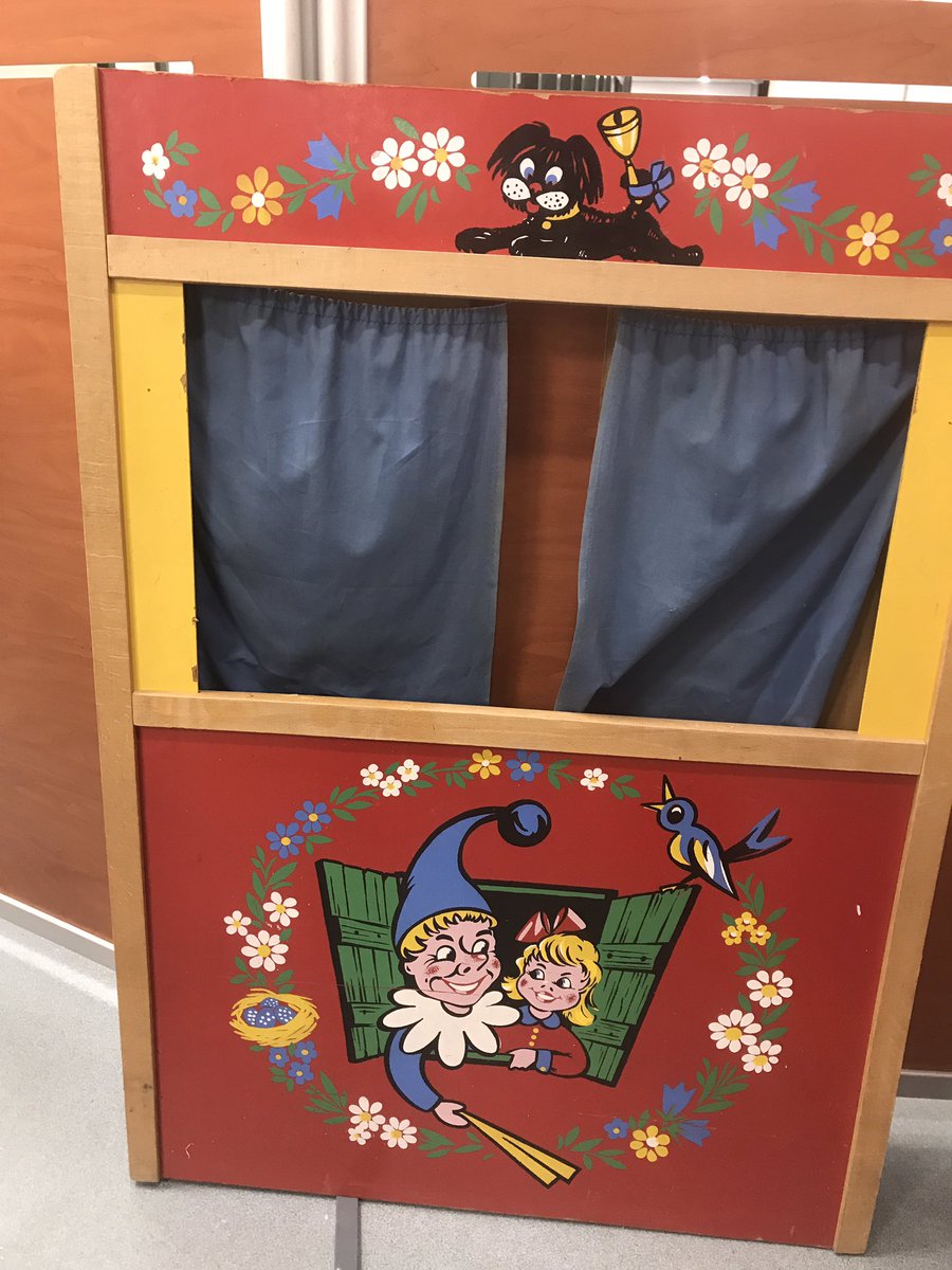 kinderkunst's tweet photo. Iemand interesse in een poppenkast??? Teab https://t.co/6qpMkNZo2z