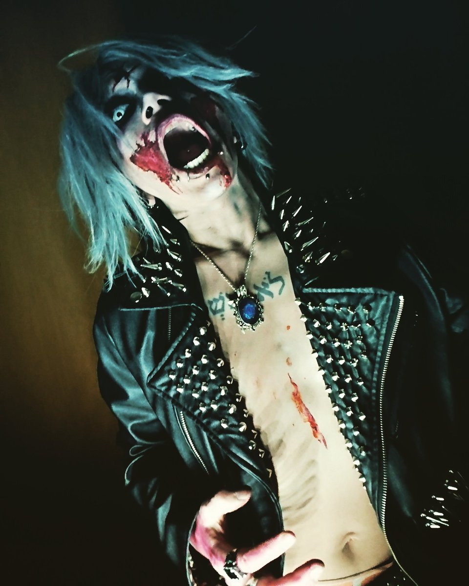 chisaki_sou's tweet photo. 31日は元のゾンビの姿で。
#コスプレ #ハロウィン #ぼっちハロウィン #ゾンビ #パンクス #パンクスゾンビ #20171031 #cosplay #halloween# halloweencosplay #zombie #punk #punks #punkszombie https://t.co/IEzY4U97PU