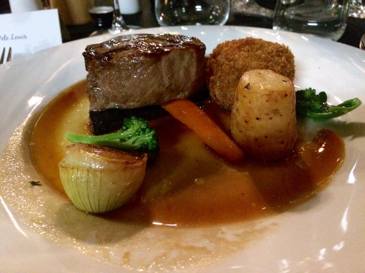 endofthebitumen's tweet photo. Fabulous #chefs = fabulous #food @ the #StockyardBeef #diamondjubilee dinner #wagyusalad #anguslongfedsirloin  #beefinjh https://t.co/k4U34ubJ8x