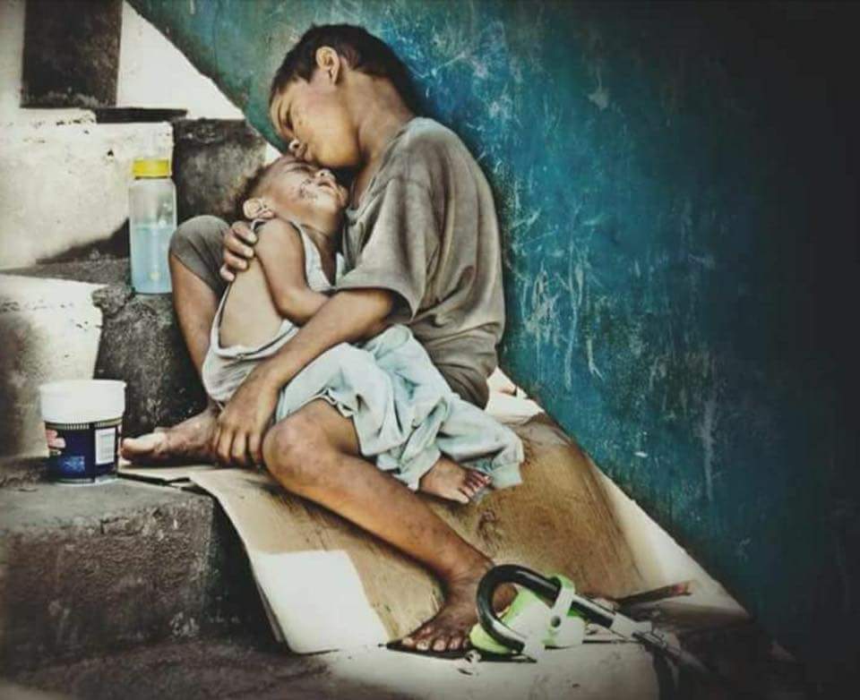 حين يخذلك بترول العرب، وحطب بلادك  
وخيمتك المهترئه ، لن يخذلك حضن أخيك ❤