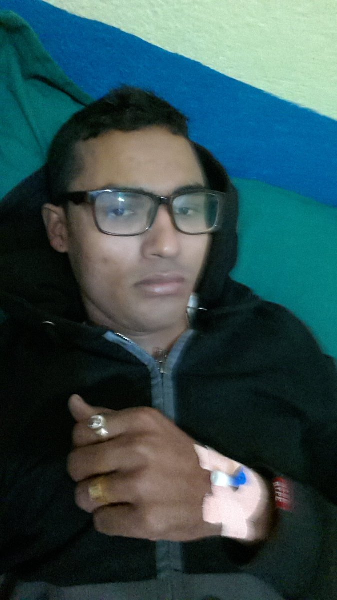 #मुक्तक
जिन्दगी  को कुनै  भर  हुन्न  रैछ!
बिरामी भै  बस्ने  रहर हुन्न  रैछ!
आएपछि सबै पाता पाखुरा गलेर,
तनाबमा  मर्न देखि  डर हुन्न रैछ!