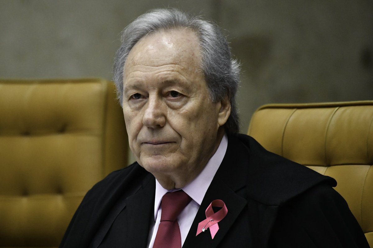g1's tweet photo. Ministro Ricardo Lewandowski é internado após sofrer queda em São Paulo https://t.co/qk4zngBlks #G1 https://t.co/ULUaotEYla