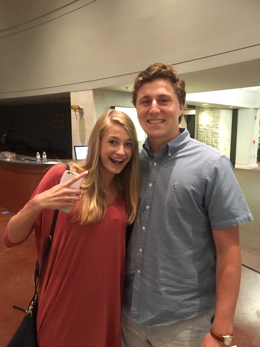 IsbellLily's tweet photo. Happy bday Ryan!!! Thanks for being my best friend, miss you lots I hope you have a great day🎊 https://t.co/XqCxsoW8NM