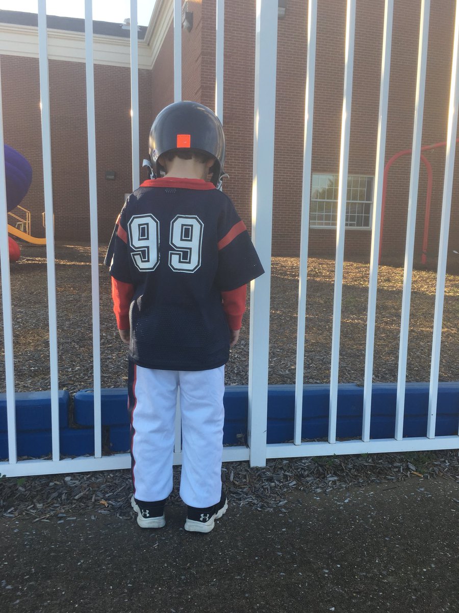 kent1876's tweet photo. @JJWatt #HappyHallowen we love jj in title town. #RollTide https://t.co/nfsIoQXRNg