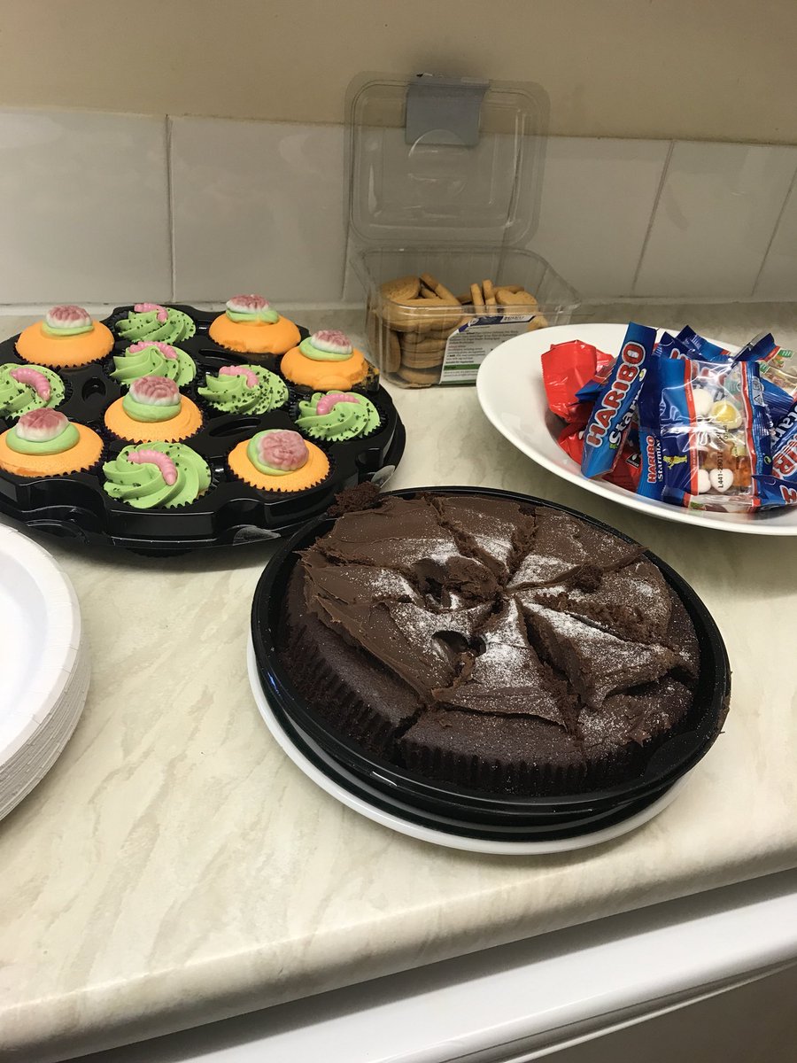 InigoBCNewbury's tweet photo. Happy Halloween from Wessex House! 🎃👻🕸 #HAPPYHALLOWEEN #newburybusiness #servicedoffices #businesscentre https://t.co/skaVUalov4