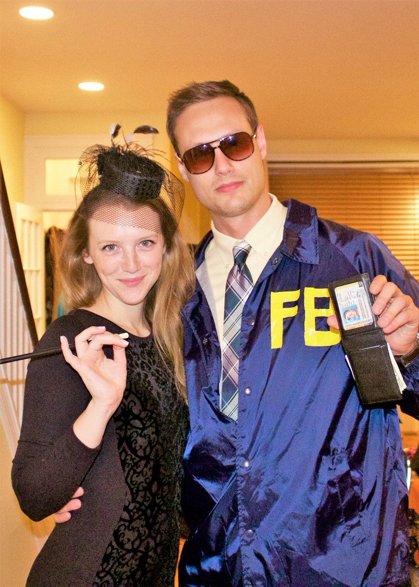 Moll_Morris's tweet photo. Happy Halloween @evilhag @prattprattpratt !!! #JanetSnakehole #BurtMacklinFBI #wealthywidowwithadarksecret #ParksandRec #aprilandandy https://t.co/lUJiZELZ6w