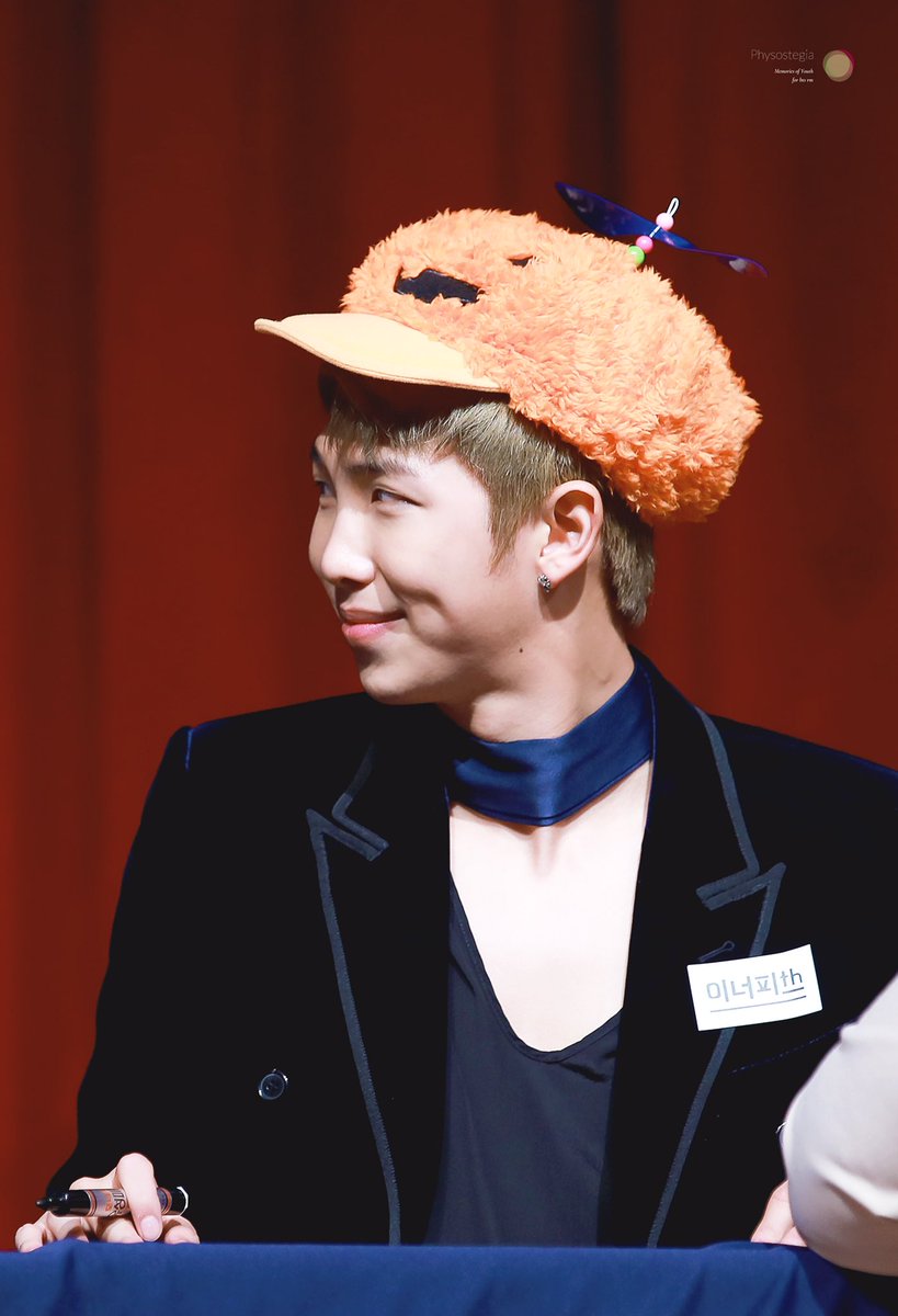 RM_PSTGA's tweet photo. 161021
🎃 HAPPY HALLOWEEN! 🎃
#김남준 #RM @BTS_twt https://t.co/emqdW5fSDA