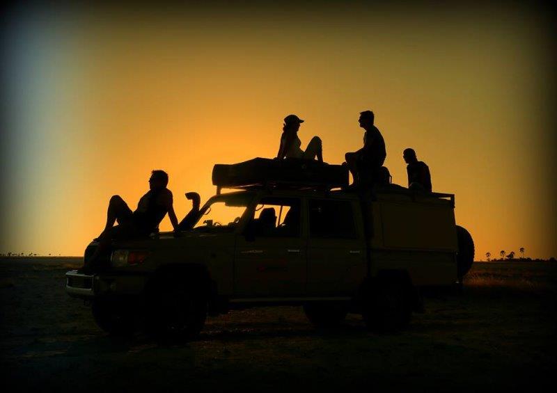 The unmistakeable silhouette of a 4x4 fitted with a rooftop #tent - and a few friends!