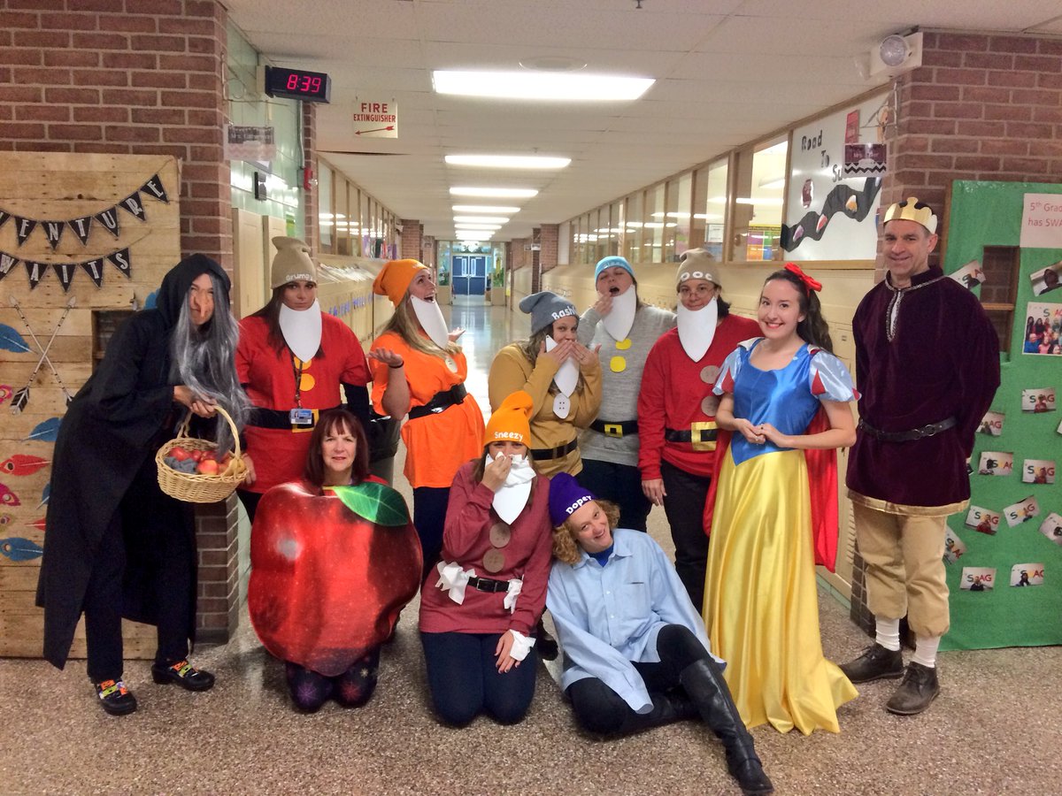 MissCurrens's tweet photo. We love Halloween here at Middleborough!! 🎃👻 @middleboroughes https://t.co/pzzPHQ0tJp