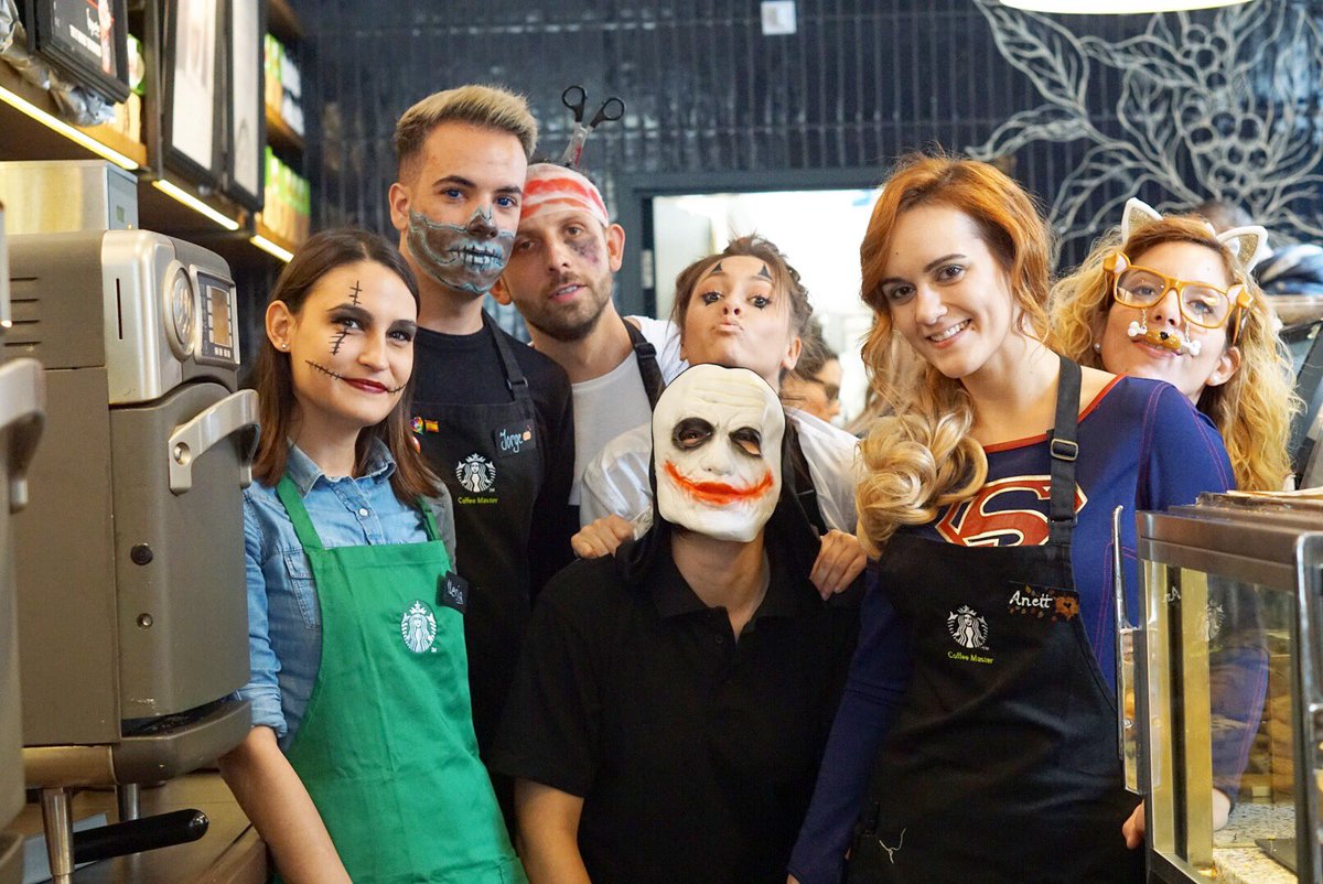 SbuxCountyHall's tweet photo. Halloween in Our store 🤡 #halloween @SbuxLondon @StarbucksEMEA @StarbucksUK https://t.co/PuoqGRvbeR