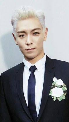 amateraci's tweet photo. remember when Choi Seunghyun showed up for Dior and got us all stunned with his magnificent presence https://t.co/NlJXgkdE4t
