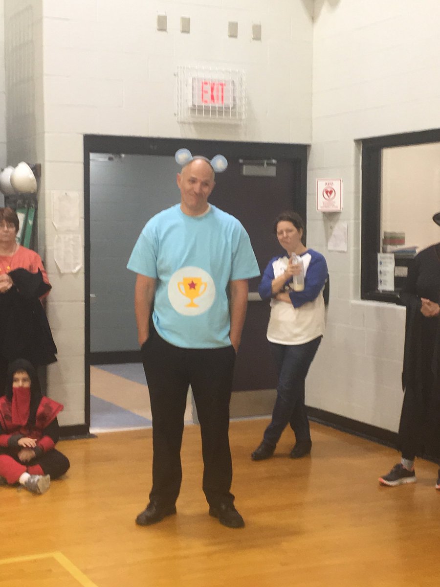 TinaWartman's tweet image. Happy Halloween from TEAMFALCON #paradefun