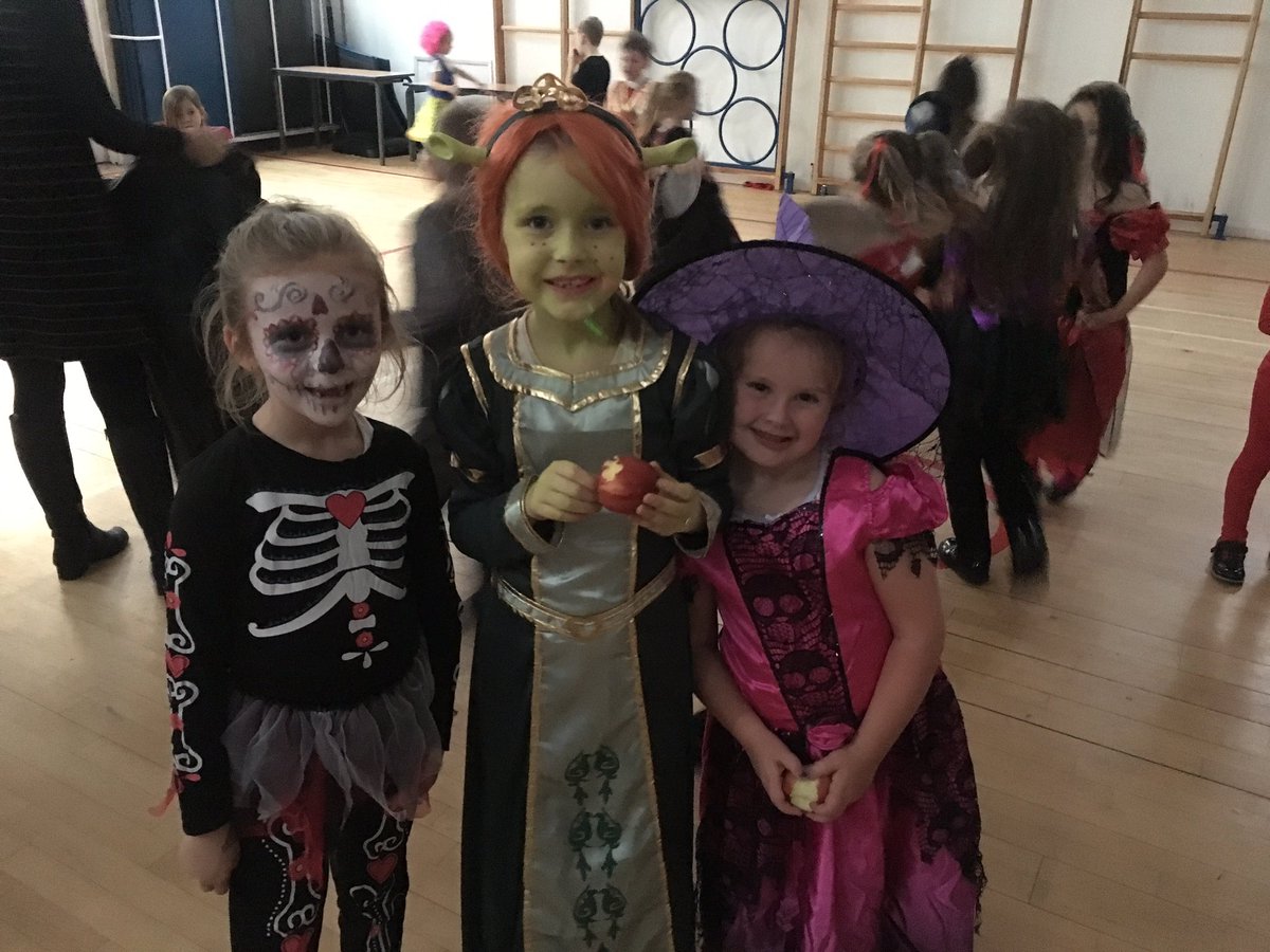 KincaidstonPS's tweet photo. P1-3's Halloween party is in full swing this afternoon🎃🕸👻 #HappyHalloween #supercostumes https://t.co/0D2GwGCtd5