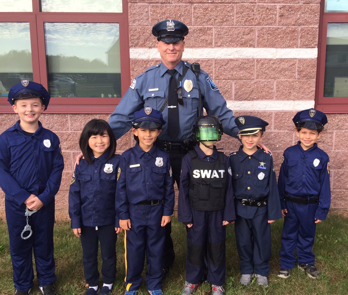 HowellTwpAdelph's tweet photo. Adelphia students love Officer Burst! #howellpolice https://t.co/s23LVeUfc8