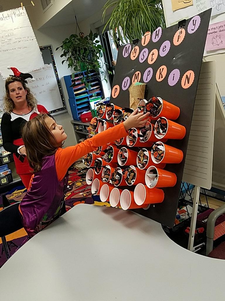DawnEelman's tweet photo. Bingo prizes in Second grade! #bravobburg https://t.co/dHyLudy6xc
