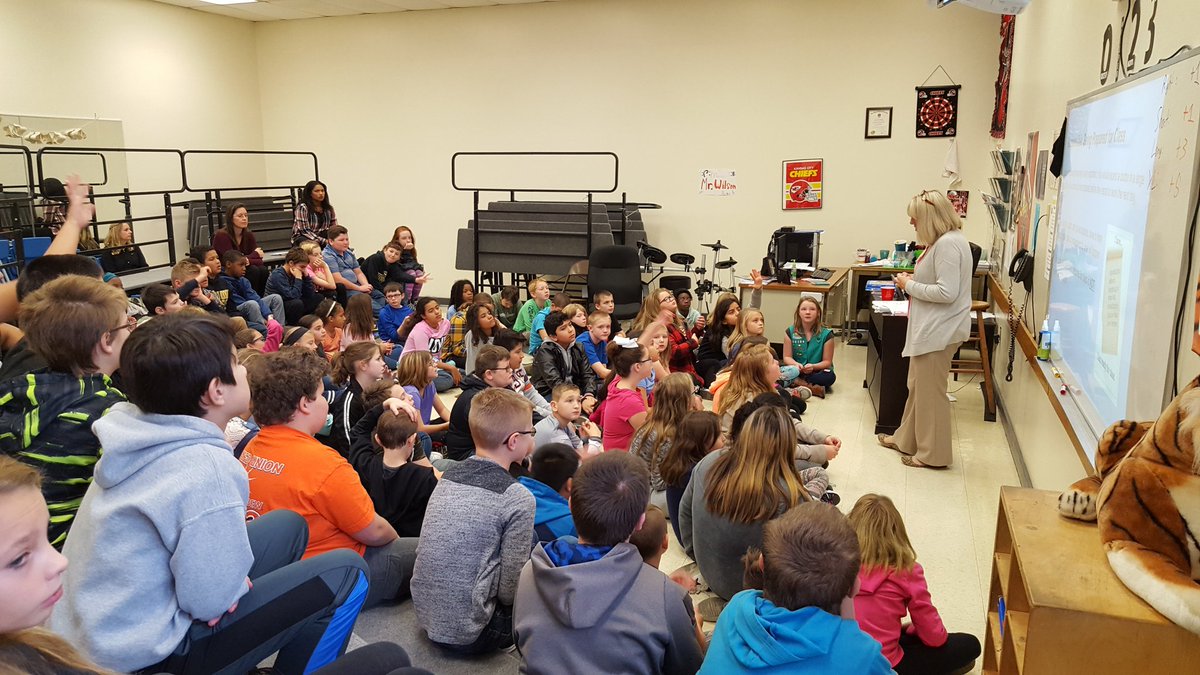 kuehner5th's tweet photo. Learning classroom expectations.  #SSD #sms https://t.co/REisRj3mXW