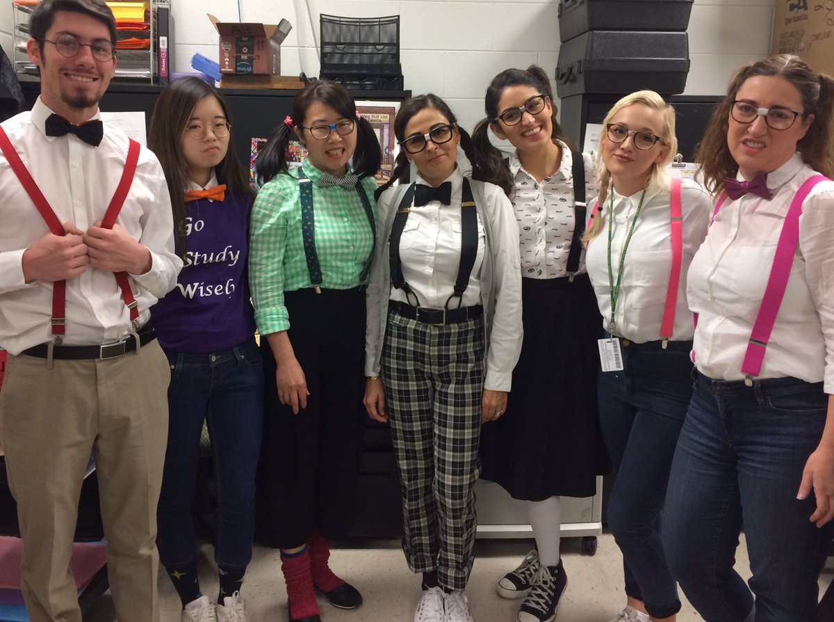 GWCPWarriors's tweet photo. World Language teachers nerding out #normaldayforus #nerdlife @PrincipalMcGill https://t.co/rydaXqC5kC