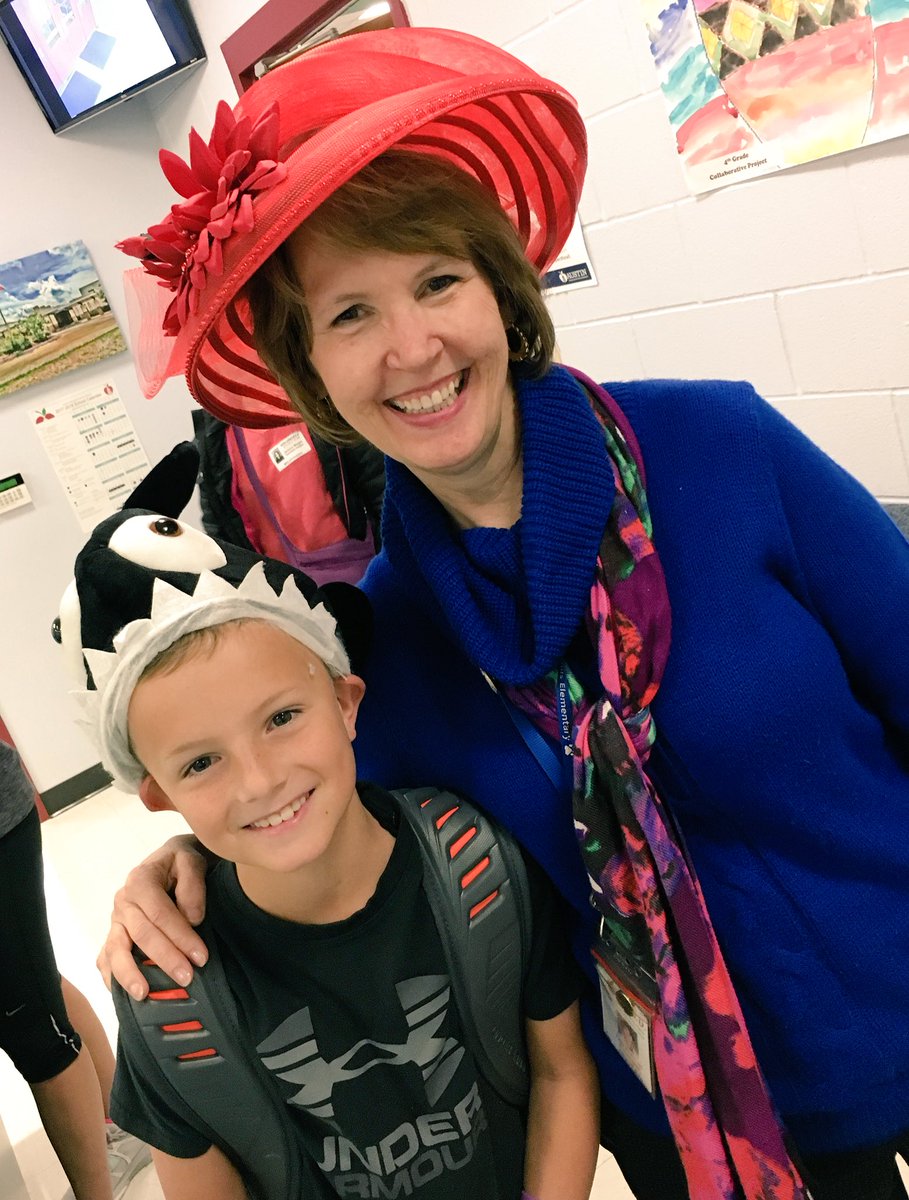 DarlaCARES's tweet image. A leader that sees the value in SEL &amp;amp; joins in the fun w students= priceless! #SELebrationweek #mindfulhatday @MillsMtnLions  @AISDSupt