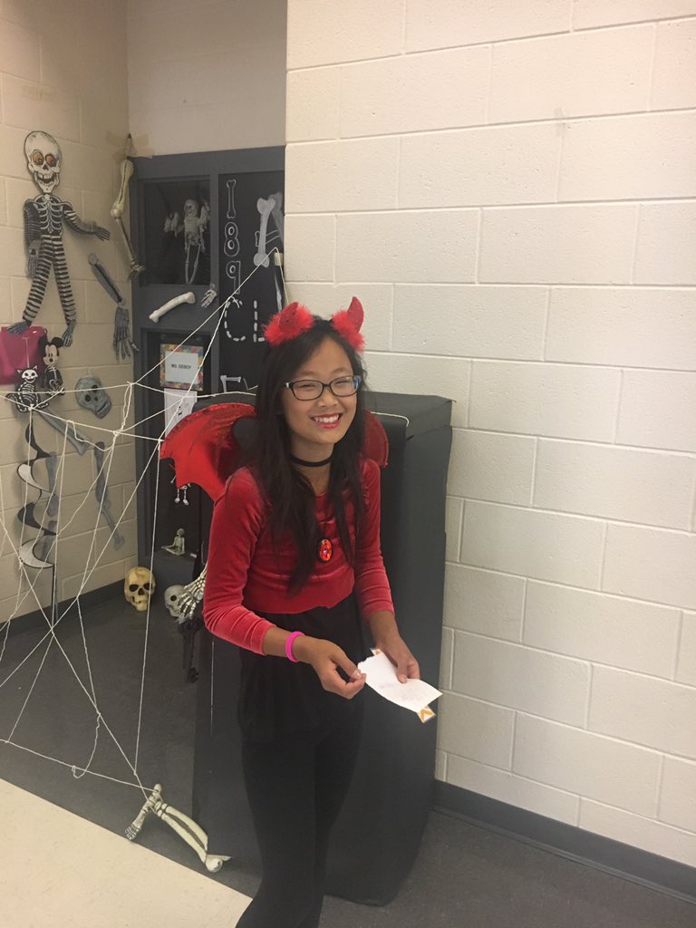 HHMSLeadership's tweet photo. Students celebrating Halloween! https://t.co/pzzs5jYAMX