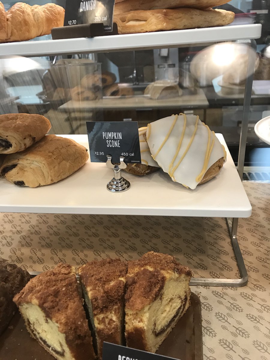 ralphrichardson's tweet photo. #PumpkinScones spotted today at the Birmingham Airport @Starbucks π± #raresighting #aretheyback? https://t.co/EYg4zdCY58