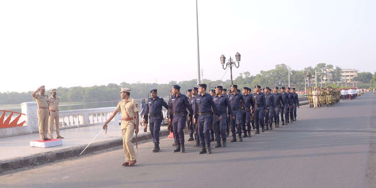 NagpurPolice's tweet photo. #राष्ट्रीय एकात्मतेचे शिल्पकार सरदार #वल्लभभाईपटेल #SardarVallabhbhaiPatel #RashtriyaEktaDiwas #marchingparade #PARADE #futala https://t.co/S35m76zKaG