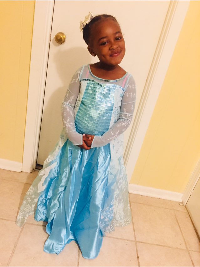 llcoolworm's tweet photo. Picture mail for uncle wormy💙 #IssaElsa #ShePutTheRealElsaToShame #QueenIvyD👑 #LongLiveIvan🙏🏽 https://t.co/CHlhKYgQDq