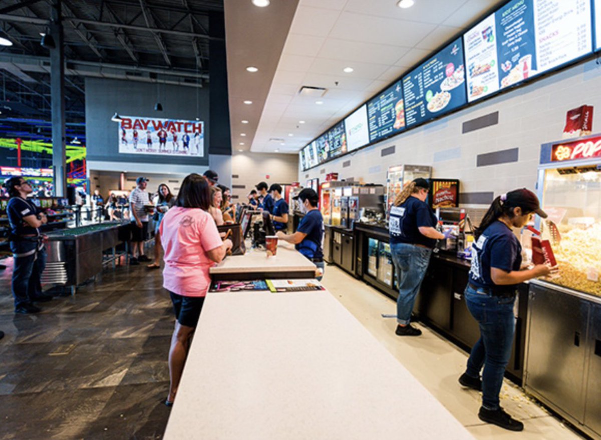 ubuntu's tweet photo. .@CinergyCinemas #RunsUbuntu for their digital signage solutions! Read the #CaseStudy here! https://t.co/7K4JbSrI3h https://t.co/nnJ9g13MLz