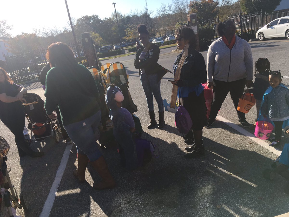 upsilonsigmadst's tweet photo. Catch us around campus walking these awesome children around to go trick-or-treating! #umes #stayupsilonsigma https://t.co/4kdjTekXJm