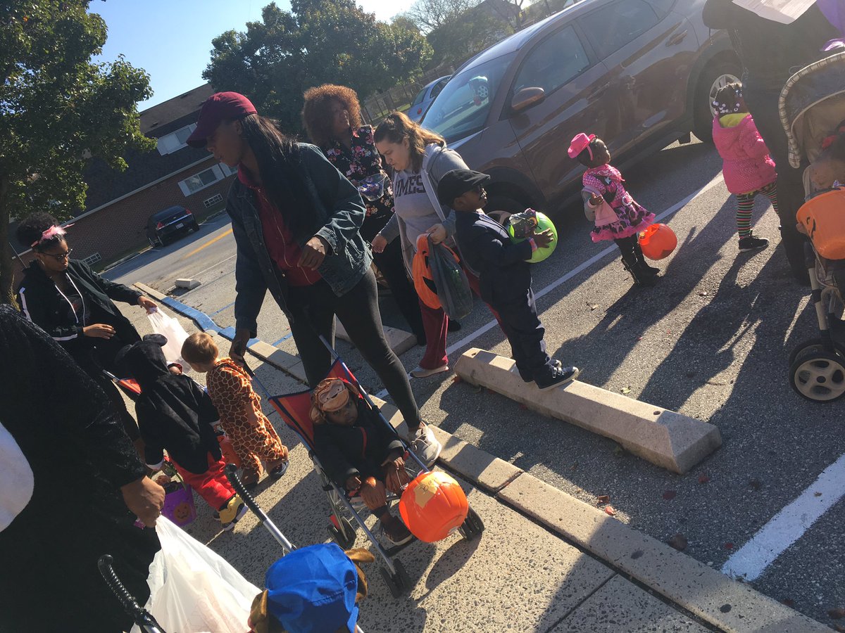 upsilonsigmadst's tweet photo. Catch us around campus walking these awesome children around to go trick-or-treating! #umes #stayupsilonsigma https://t.co/4kdjTekXJm