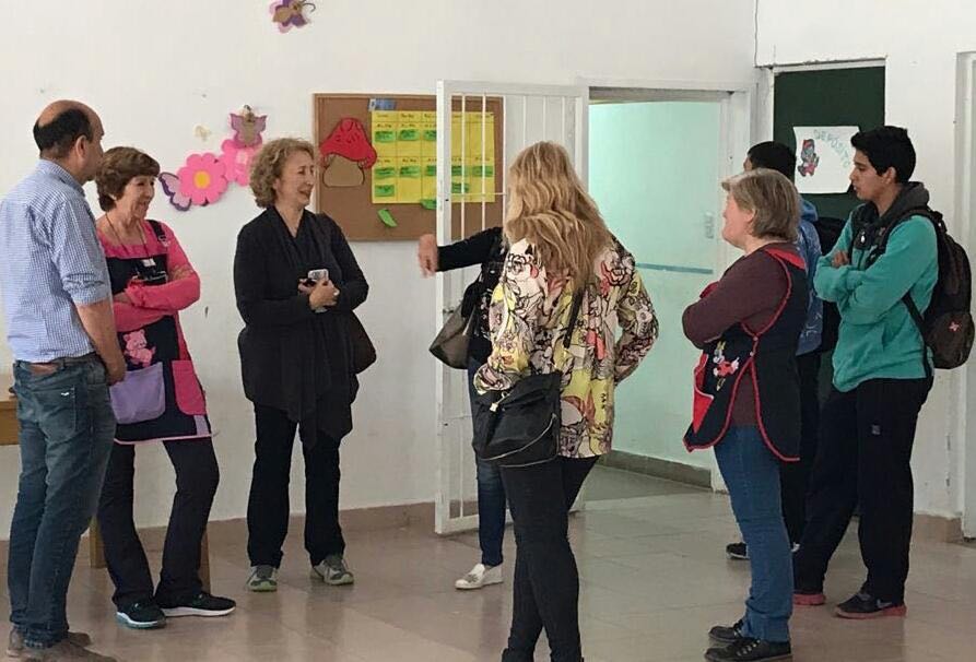 MDSNacionNqn's tweet photo. Con @BermudezNQN iniciamos gestiones con la ONG Caminos de Esperanza para fortalecer su trabajo comunitario en Nqn #SUMARSUMAR #CDRcerca https://t.co/E0LerAjXIs