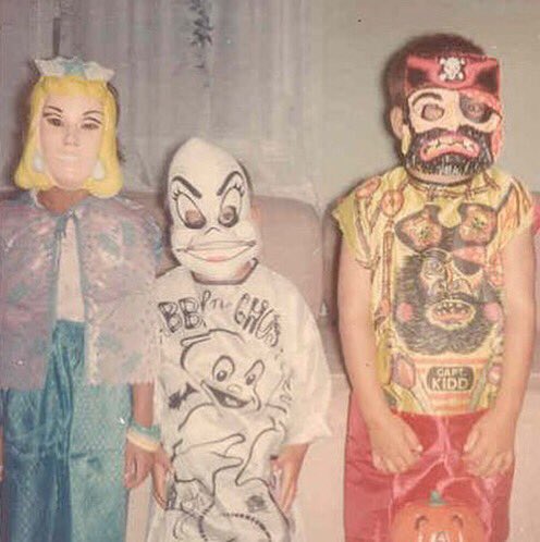 🎃Halloween in the 60s! You could buy a boxed costume &amp; mask👹🤖🐯if you were lucky! Happy Halloween!💀🕷🎃👻💀🕷🎃👻💀🕷🎃👻