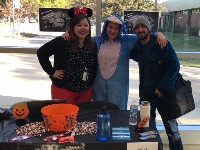 WakeTechSuccess's tweet photo. #trickortreat Success Coaches enjoying the day with their students and each other!!! https://t.co/qtEkqL2d5a