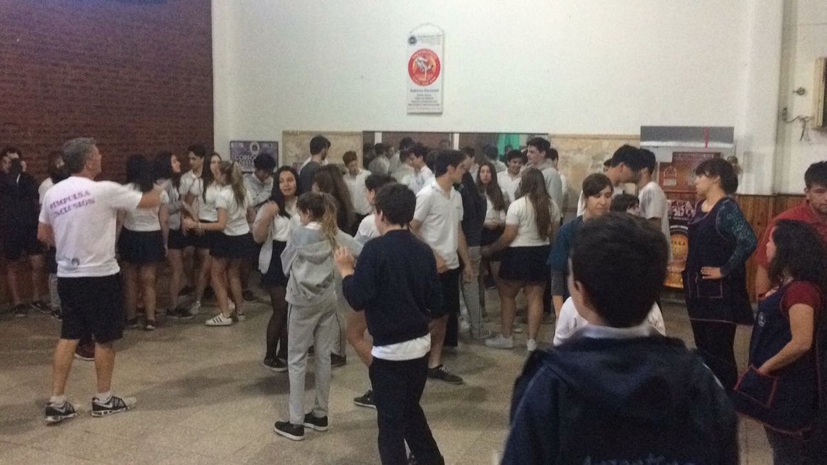 discapacidadvl's tweet photo. Ahora! Juegos inclusivos en @sfadelvalle c alumnos La Salle y Eidep! Por ahora empate equipos "Spagettis" y "La Milanga"! #impulsainclusion https://t.co/mIIxyvv82F