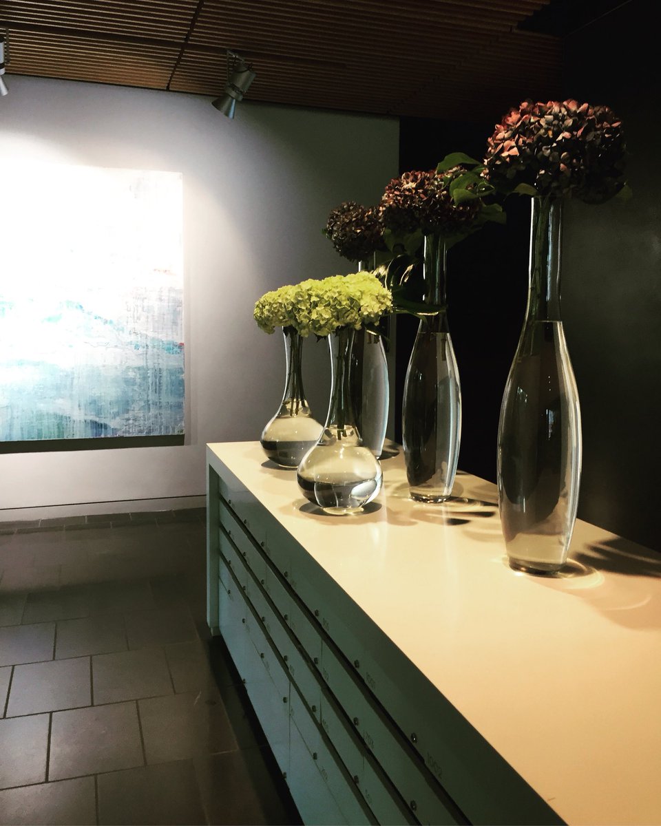 alexcrabtreepr's tweet photo. Stunning flowers in the #nativelandltd #development designed by @rogersstirkharbour - @NEOBankside
#southbank #awardwinningdeveloper https://t.co/a7jNptnw6B