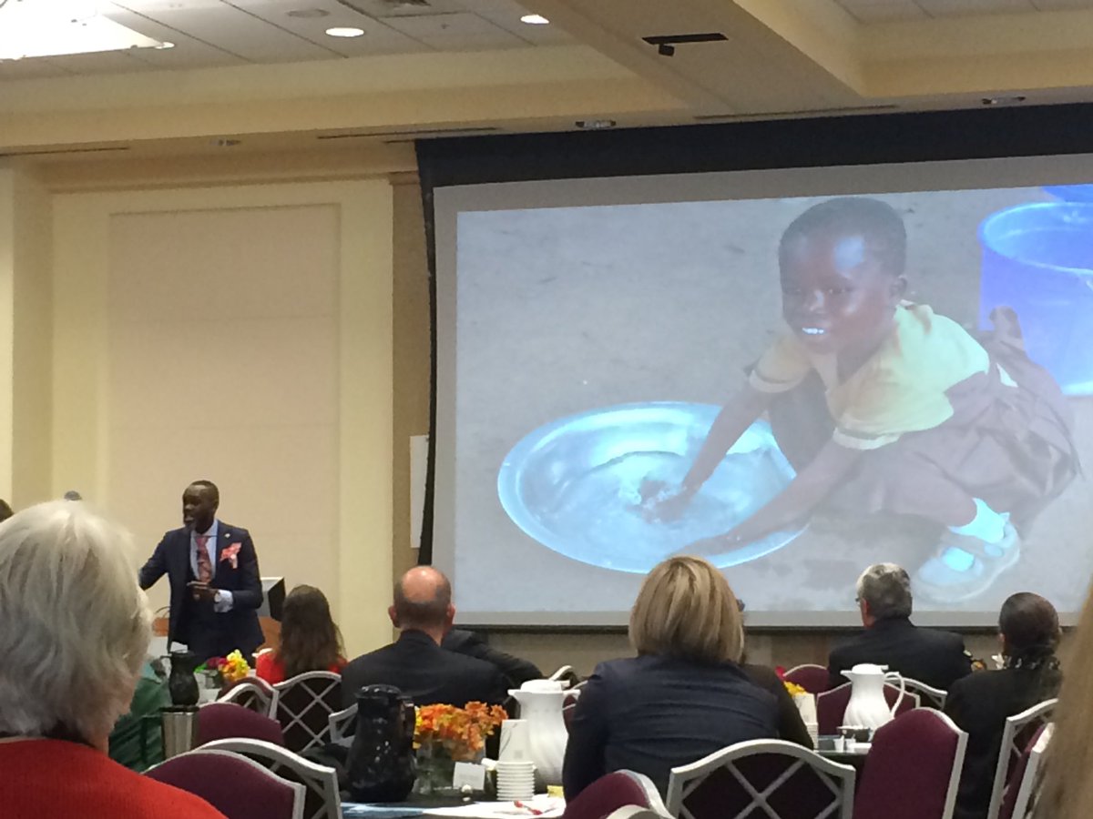 LisaCleary3's tweet photo. Amazing talk by Founder @DerreckKayongo about the #GlobalSoapProject - DYK 800,000,000 bars of soap are thrown away every year? https://t.co/bvxjPX4DFT