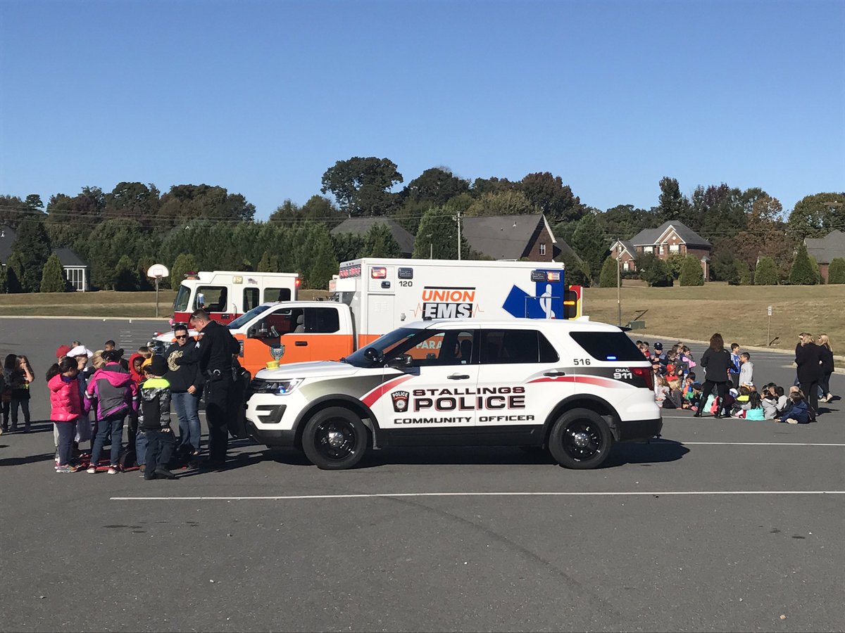 asant_7's tweet image. Career day @StallingsES   #BetheBest #TeamUCPS