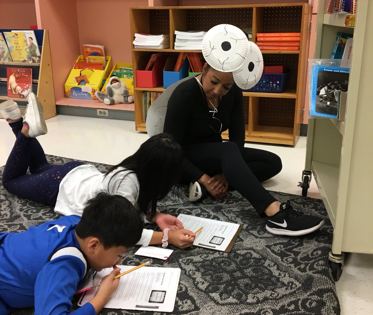 GISD4EBs's tweet photo. Super Fly Guy, aka ESL teacher Kelly Curry, #getsdown with kids over #reading #gisd4ells @sewell https://t.co/hCQU1wgVug