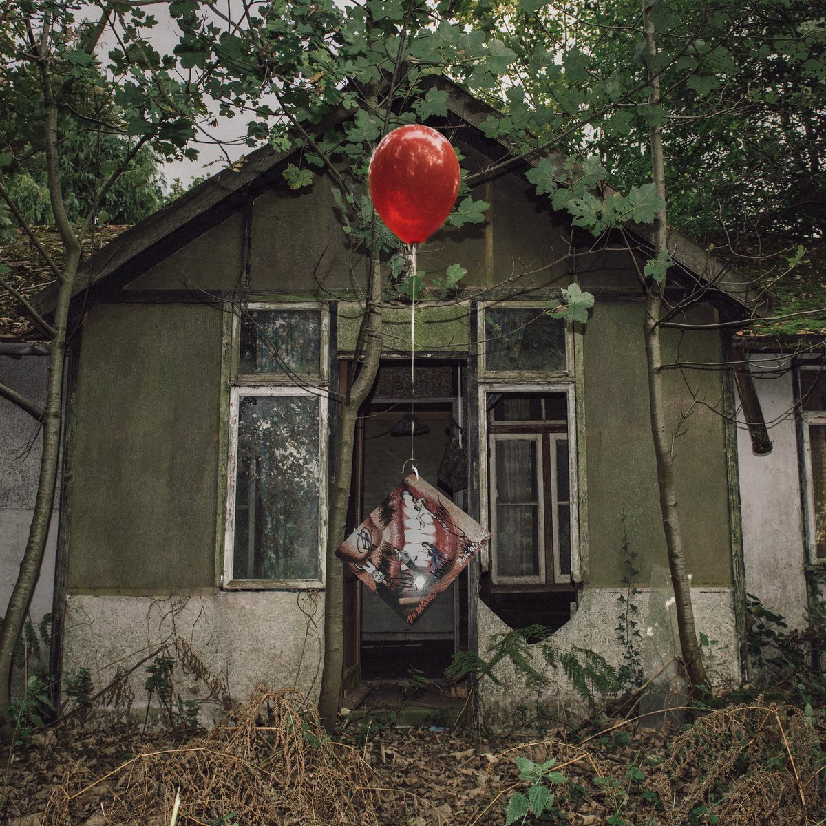 thedarkness's tweet photo. #HappyHalloween Embrace #thedarkness! #ItMovie #weallfloat #scaryclown #pinewoodsmile #shitghost 💩👻📷@pauljohnbayfield https://t.co/teKYUdQ6EM