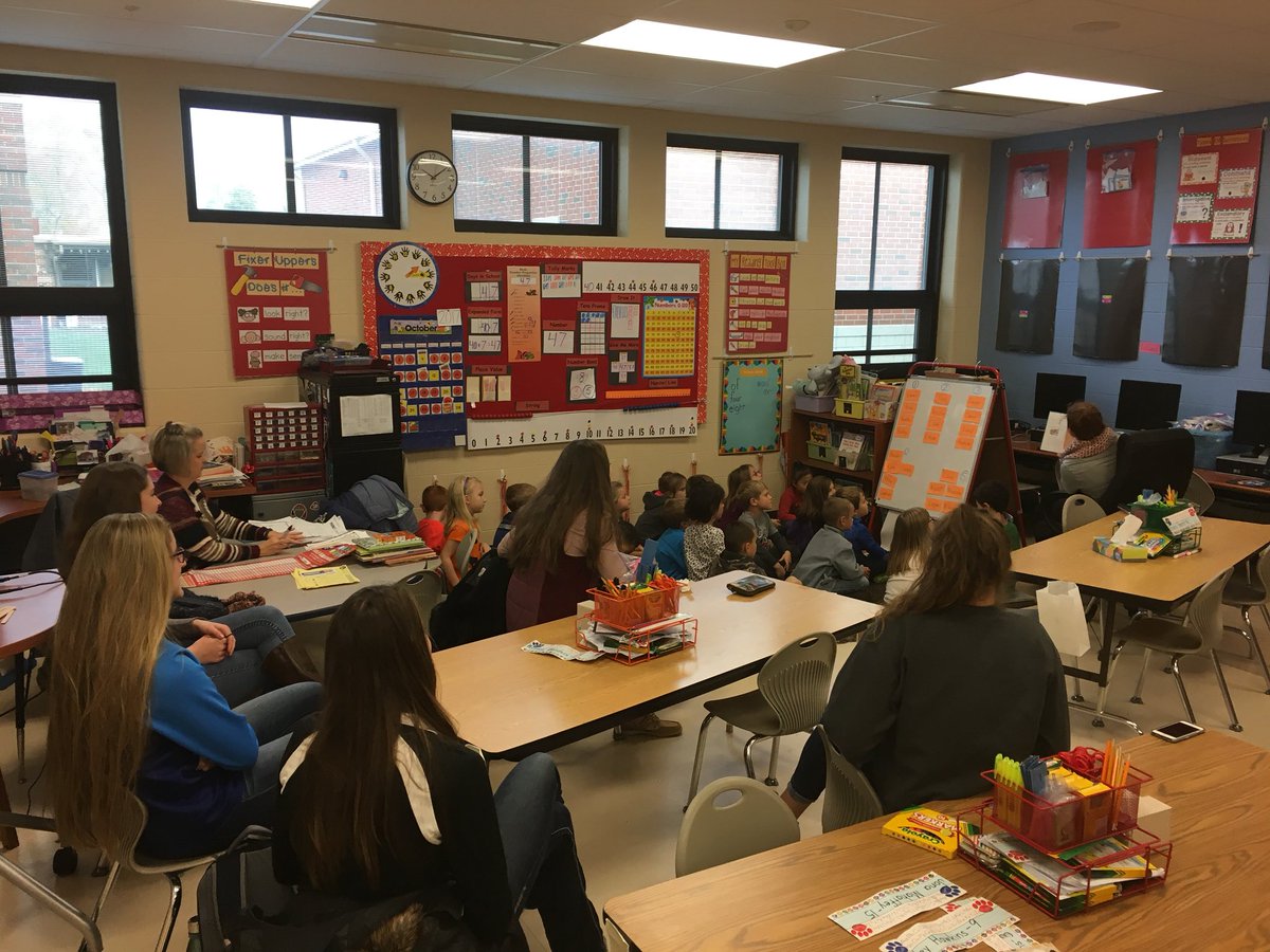 Thanks <a href="/cedarvillevball/">Cedarville Volleyball</a> for reading to our first and second graders! #MyOhioClassroom