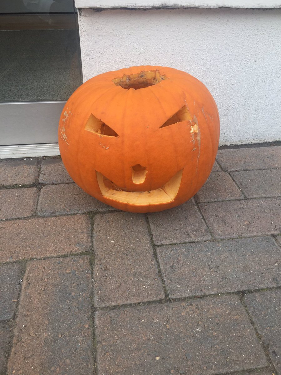 Hamptons International Battersea tweet media