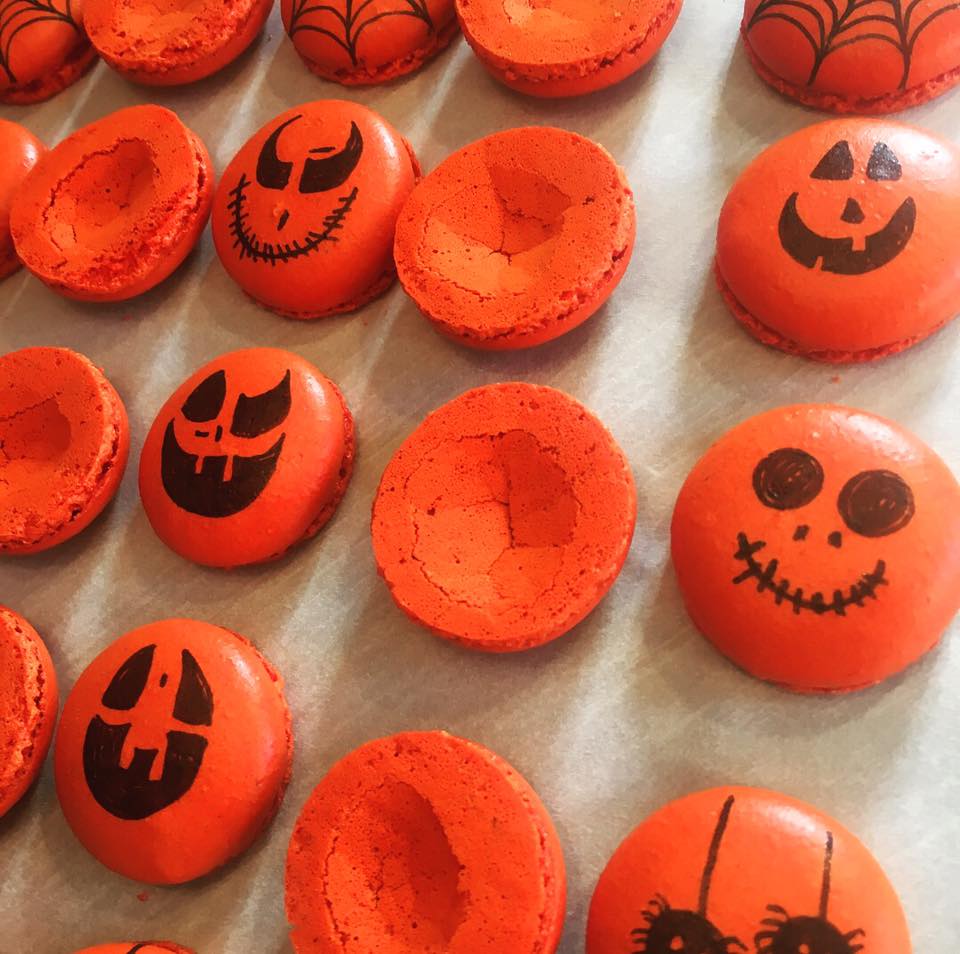 ConcoursMacaron's tweet photo. Mac'Halloween 🎃😱 par notre Vice-Champione-du-Monde2017 ANNE-LAURE candidate #Lyon2016 membre du jury le 9 déc chez Sébastien @pastrybouillet https://t.co/rsINsacG3Q