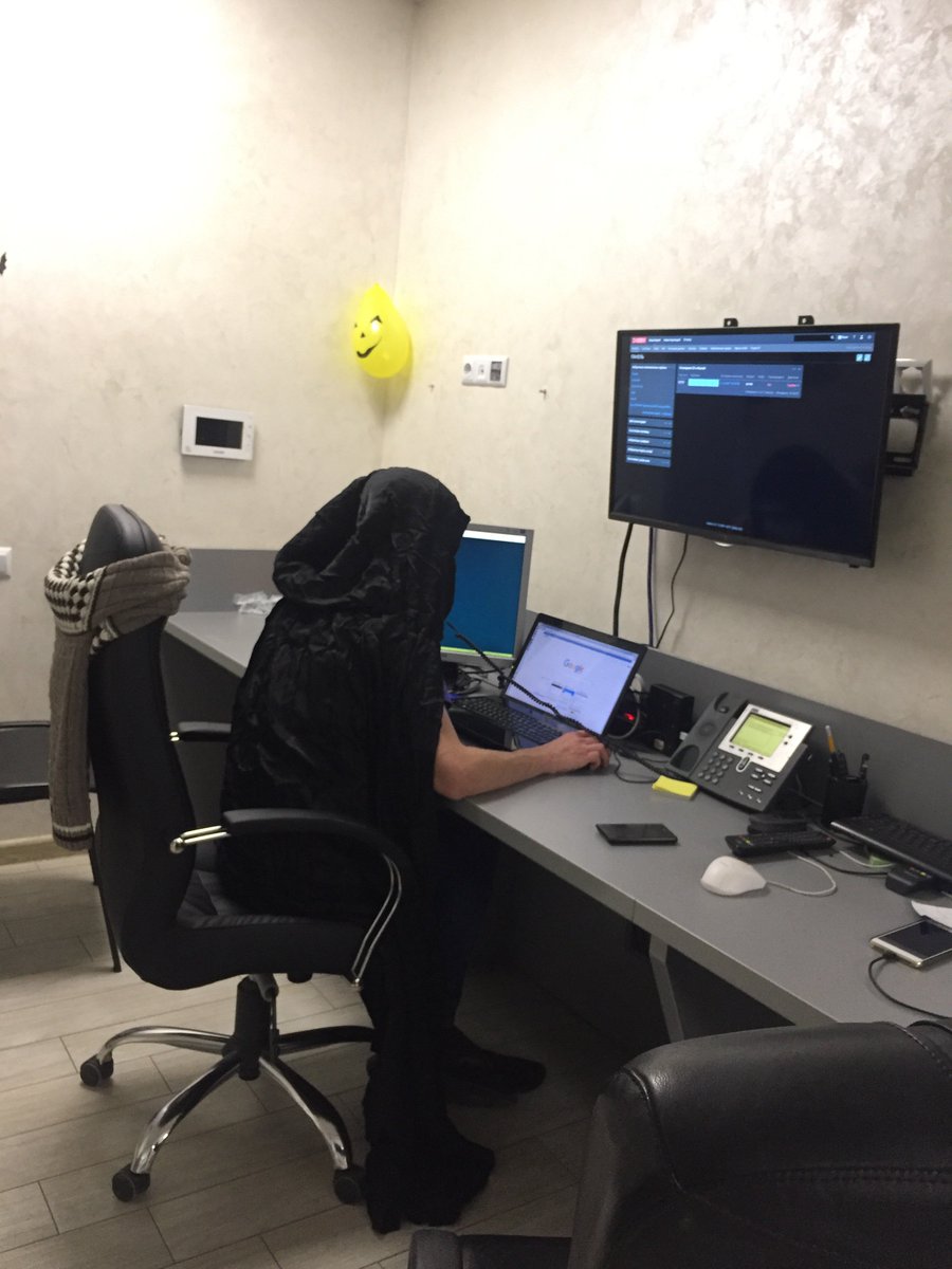 GMhost_'s tweet photo. Trick or treat :) https://t.co/6F8eNLxfgD