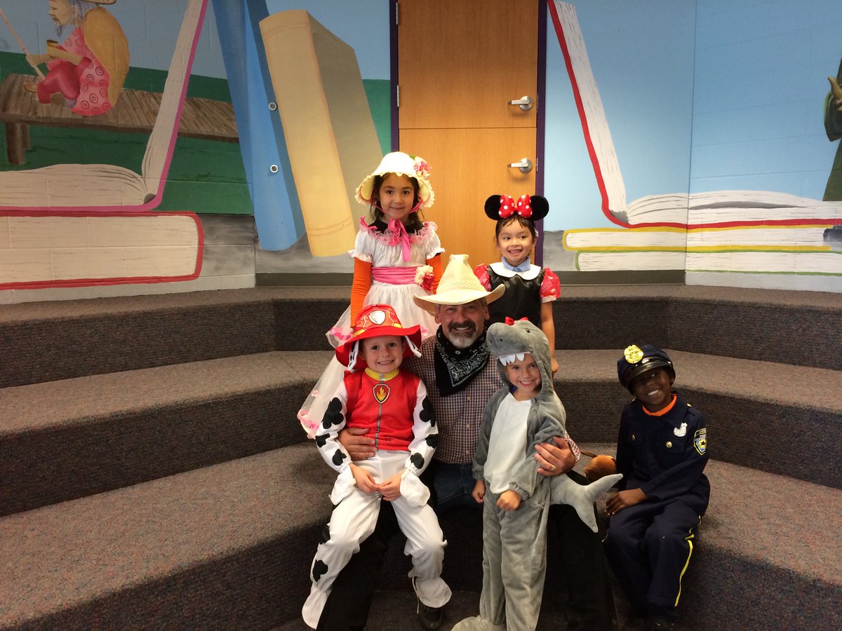 Principal__FES's tweet photo. Some of my favorite story book characters! Good times at Fairdale Elementary!! #fairdaleworld https://t.co/SPWZeUuT6L