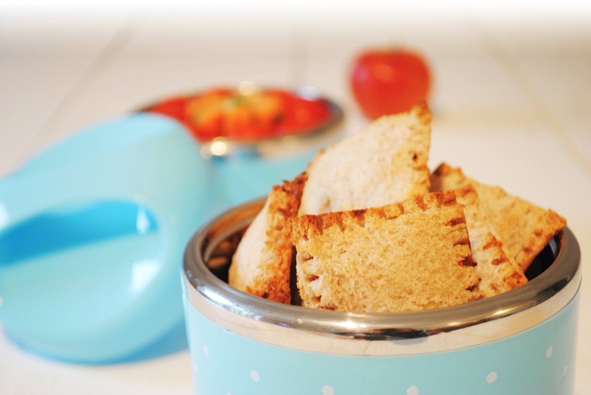 Happy_Igloo's tweet photo. Tired of making the same #school lunchbox meals? Try my #gf pizza pillow #recipe for @geniusfoods https://t.co/BJbzr0ASLx #NewGeniusThinking https://t.co/cyBSvKRyW0