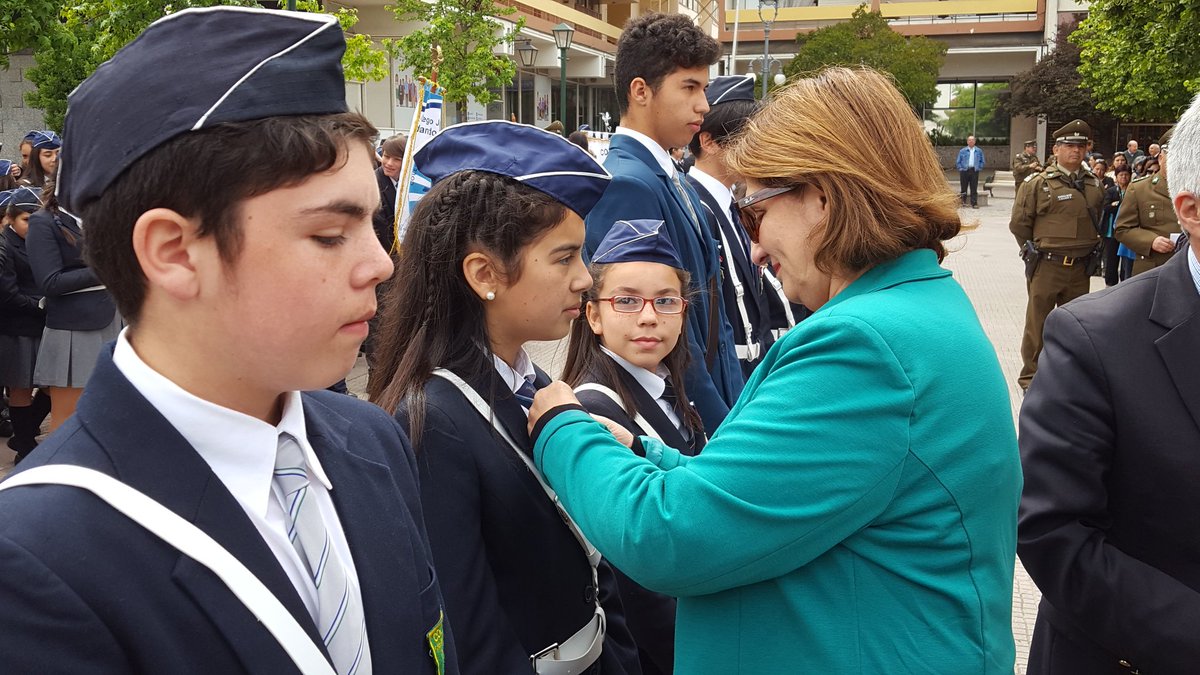 Cormun_Rancagua's tweet photo. Condecoración a alumnos de brigadas escolares de colegios municipales de #Rancagua https://t.co/OTVLp5Xn6X